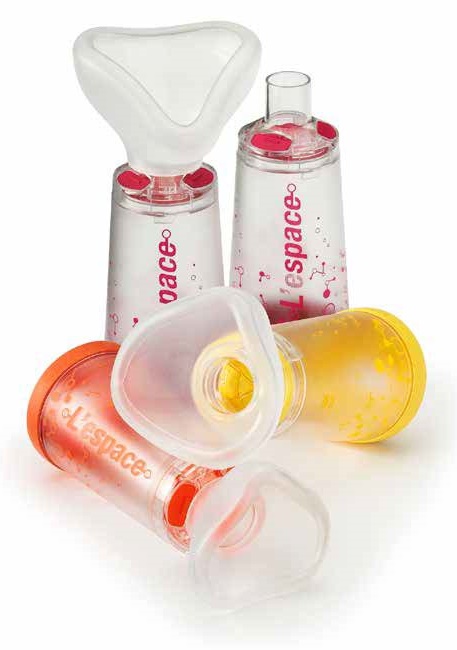 CAMERA DISTANZIATRICE PER EROGATORI SPRAY PREDOSATI L'ESPACE 220ML PEDIATRICO SPAZIO MORTO 49ML CON MASCHERA VALVOLA INSPIRAZIONE 2 VALVOLE ESPIRAZIONE CODICE COLORE GIALLO - farmaster.it